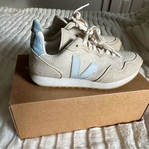 Veja athletic sneakers US W  5 (36) Style Rip Branco Alveomesh.